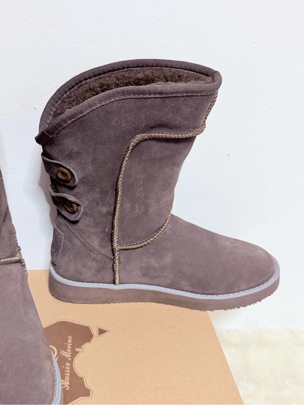 Aussie Merino Australia merino wool chocolate boot size 8 new with tags